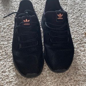 Black tubular Adidas